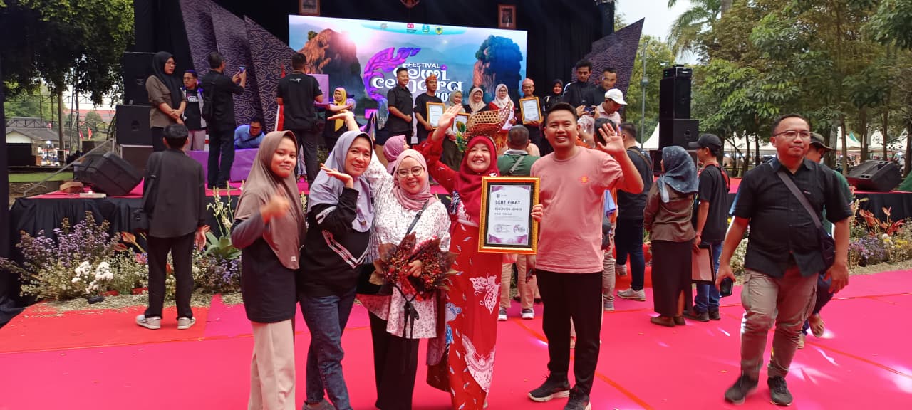 Stand Jember Jadi Pusat Perhatian, Raih Juara Terbaik di Festival Dewi Cemara 2025
