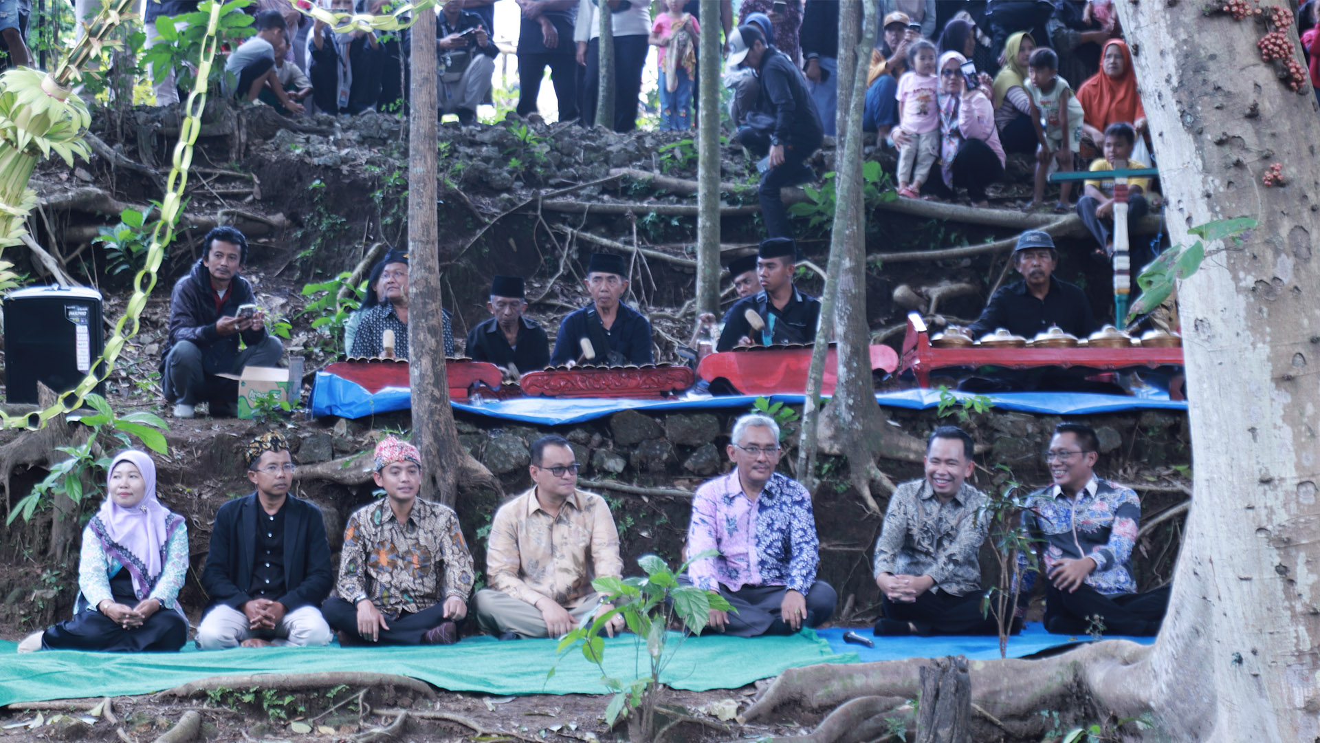 PUNCAK FESTIVAL HYANG ARGOPURO KE-9 DITUTUP DENGAN PROSESI ADAT MENDHAK TIRTA