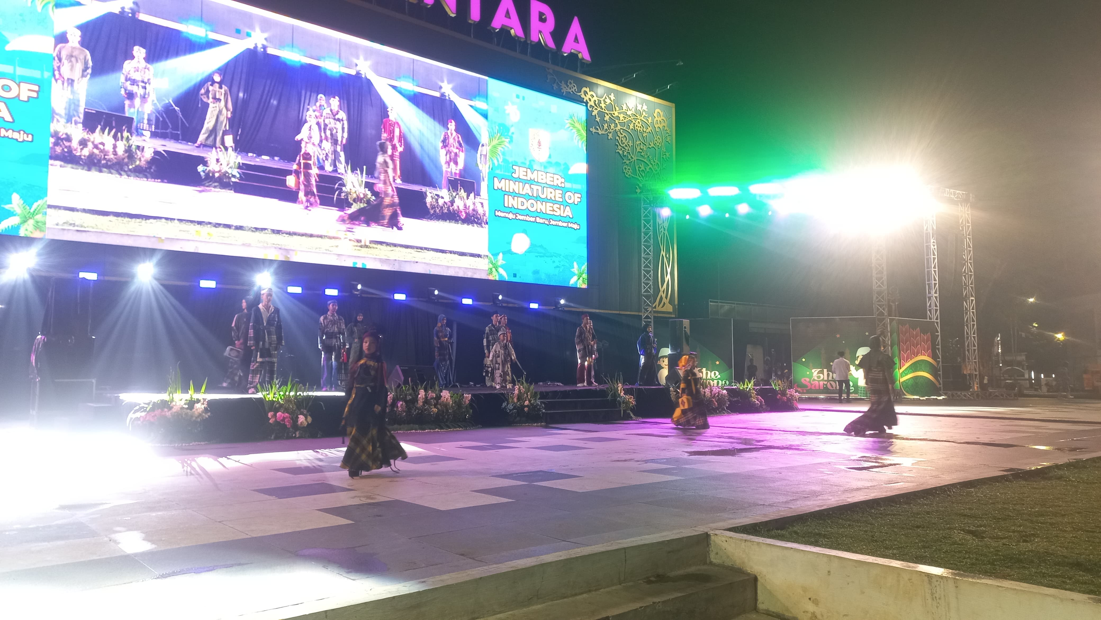 The Sarong: Miniatur of Indonesia – Merayakan Hari Santri Nasional dengan Ragam Budaya dan Fashion di Alun-Alun Jember