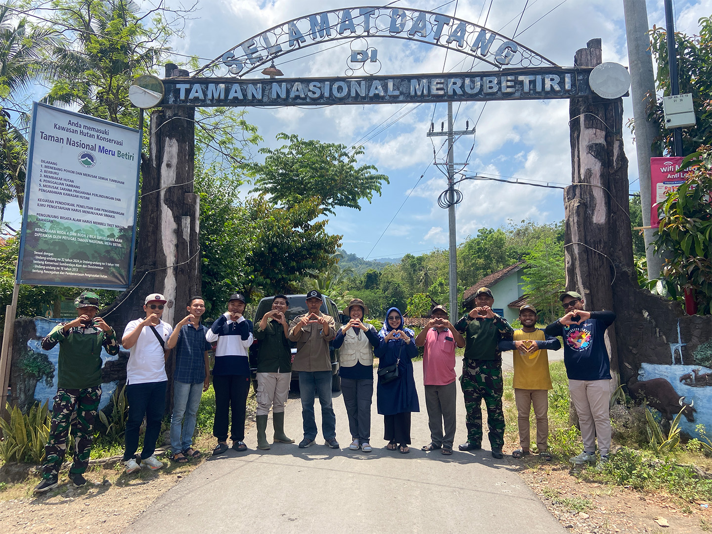 DISPARBUD KABUPATEN JEMBER TINJAU POTENSI WISATA BUNGA RAFFLESIA ARNOLDI DI TAMAN NASIONAL MERUBETIRI DESA ANDONGSARI, KECAMATAN TEMPUREJO