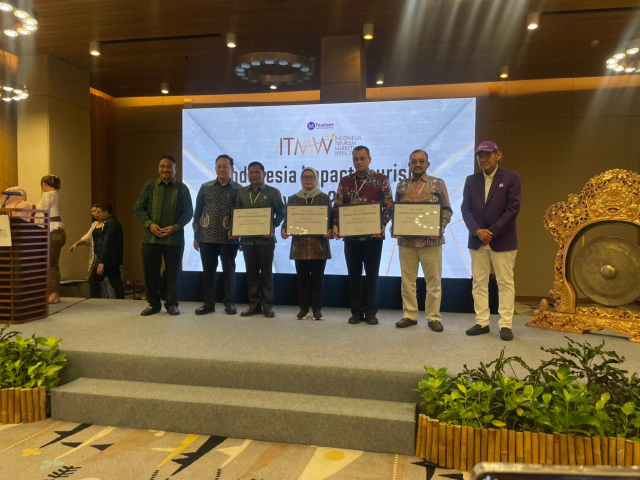 KABAR GEMBIRA ! JEMBER RAIH PENGHARGAAN INDONESIAN COLLABORATIVE PARTNERSHIP REGENCY AWARD DALAM AJANG 1ST ITMW 2025 DI BALI